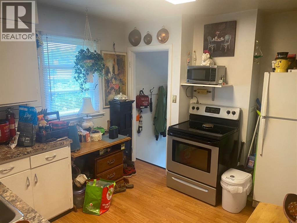 5211 49 Street - 11