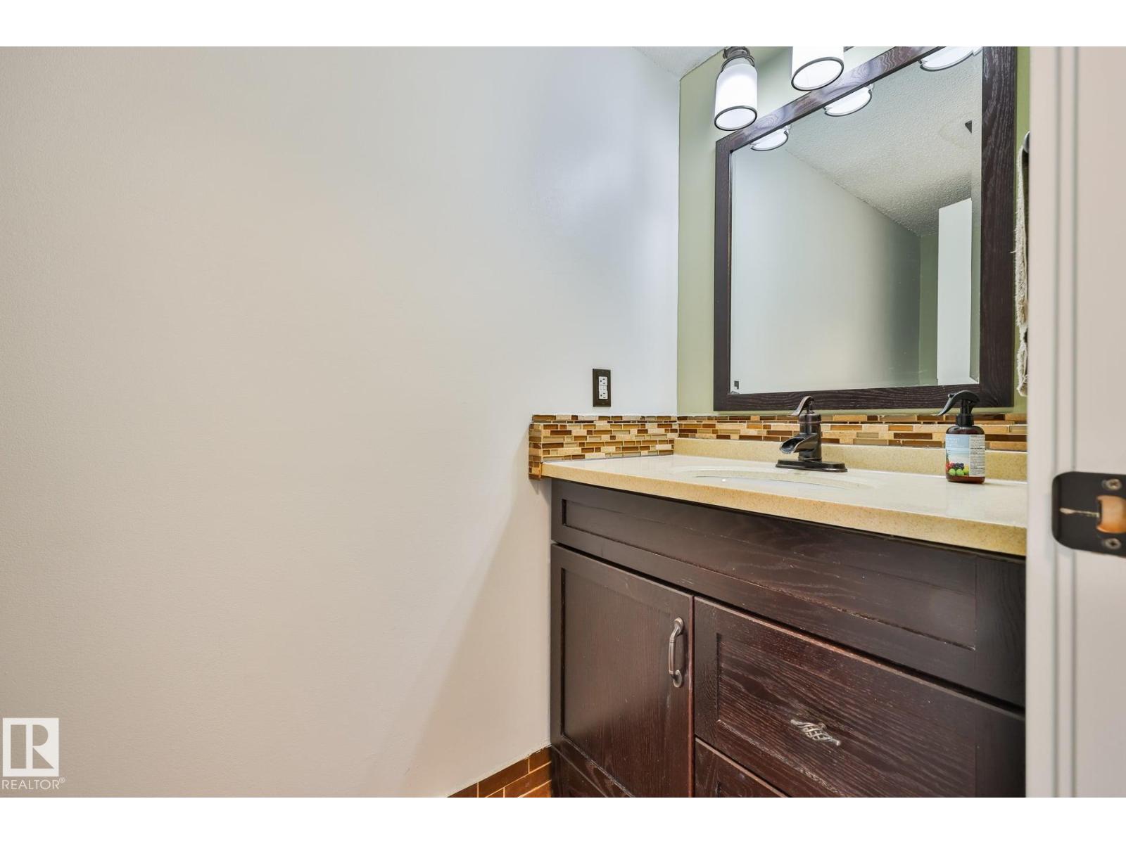 441 WOODVALE RD E NW - 18