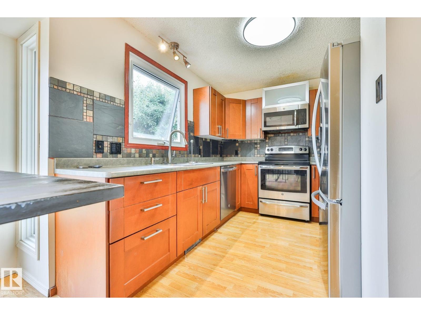 441 WOODVALE RD E NW - 14