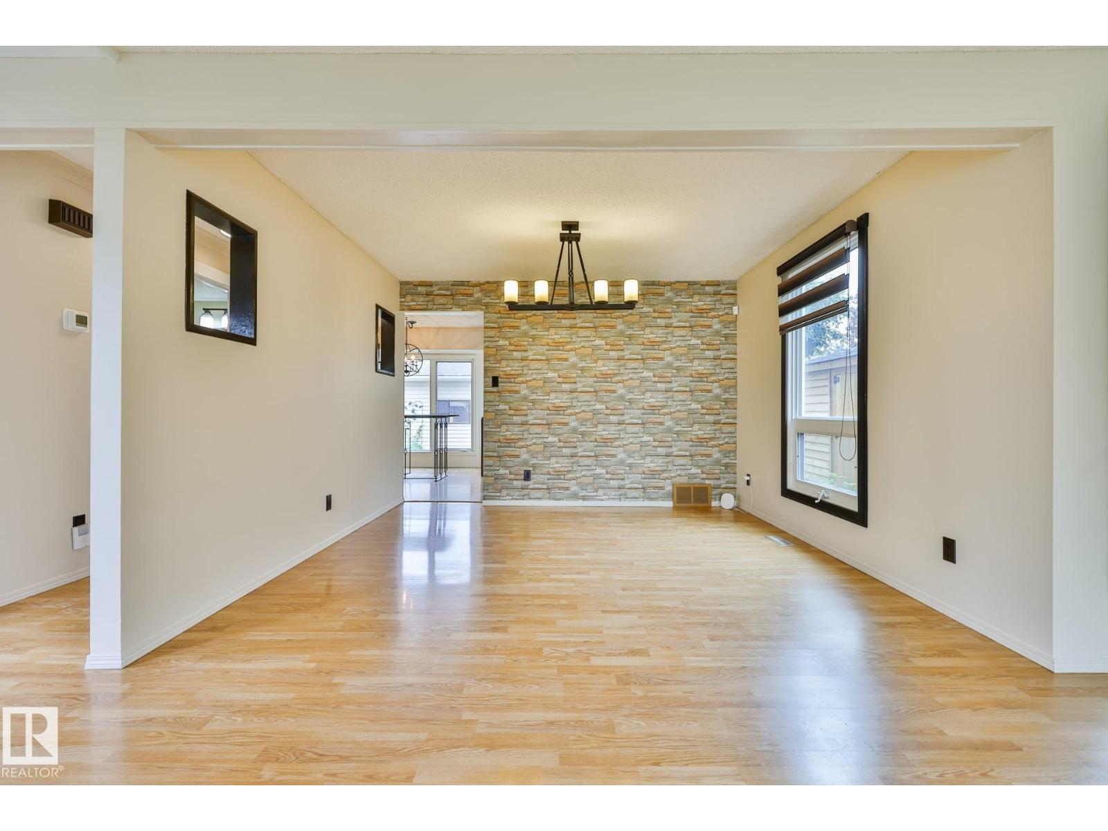 441 WOODVALE RD E NW - 10