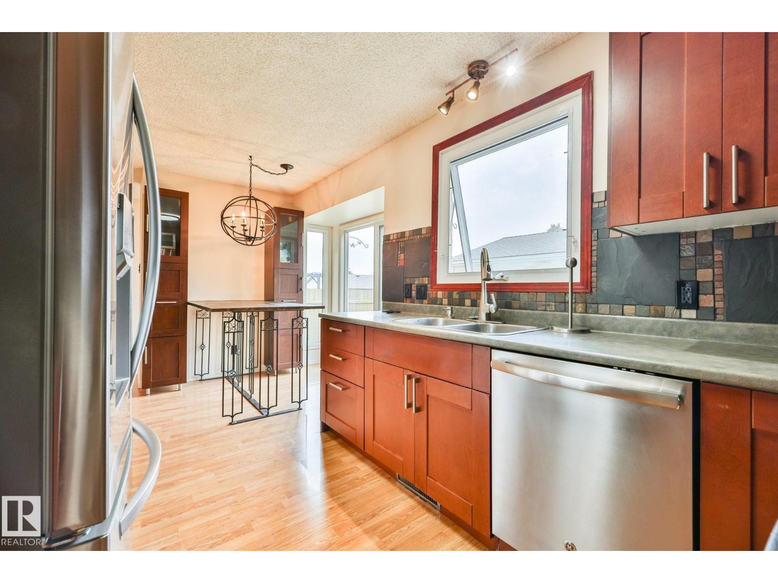 441 WOODVALE RD E NW - 16