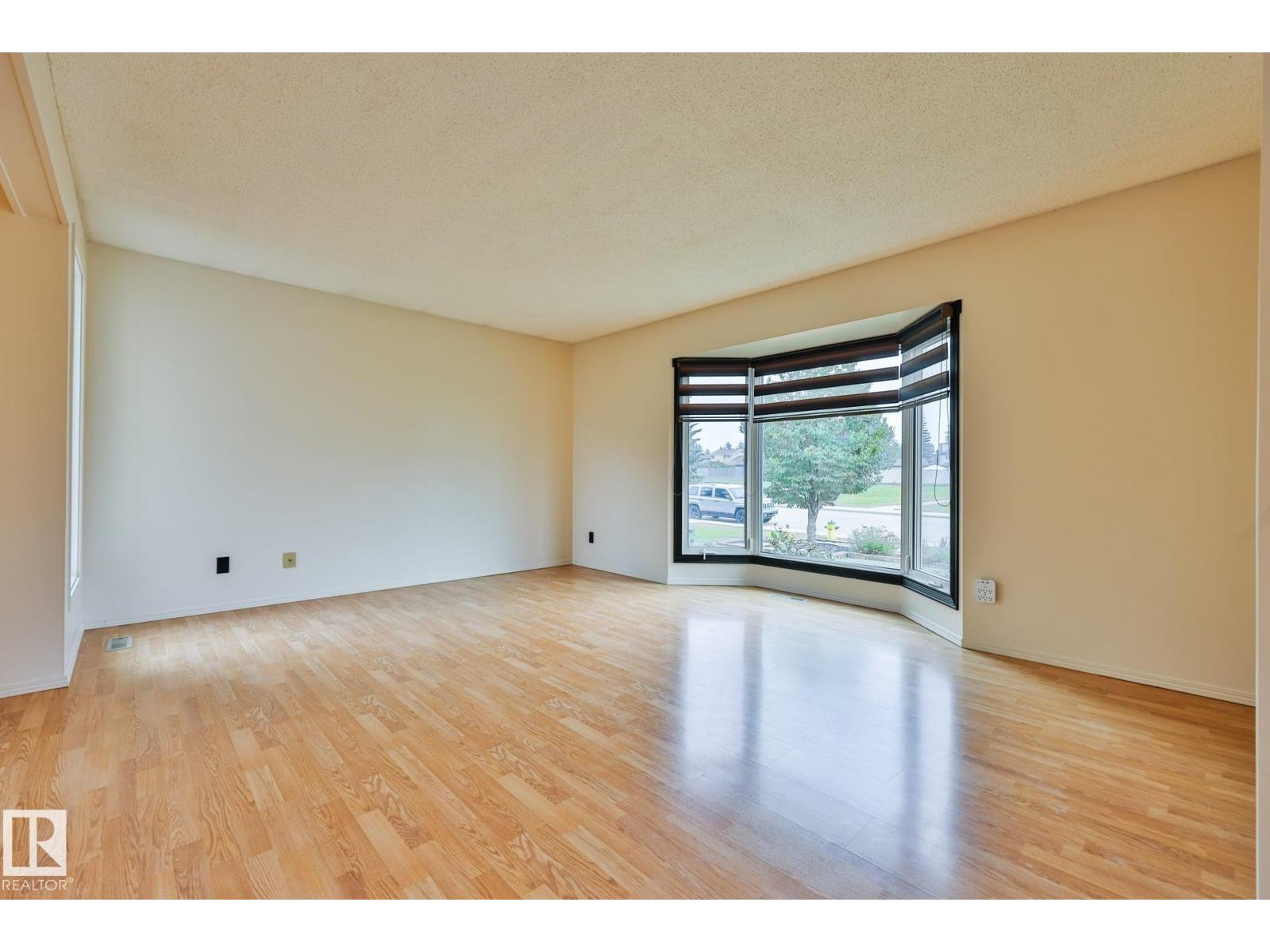 441 WOODVALE RD E NW - 6