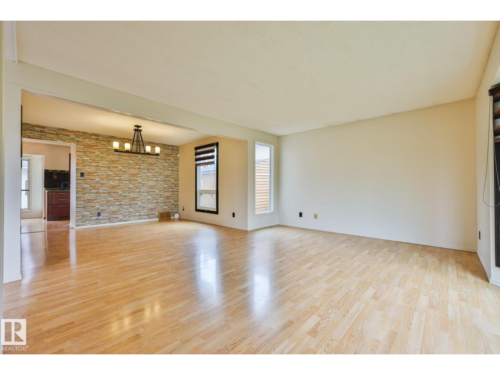 441 WOODVALE RD E NW - 11