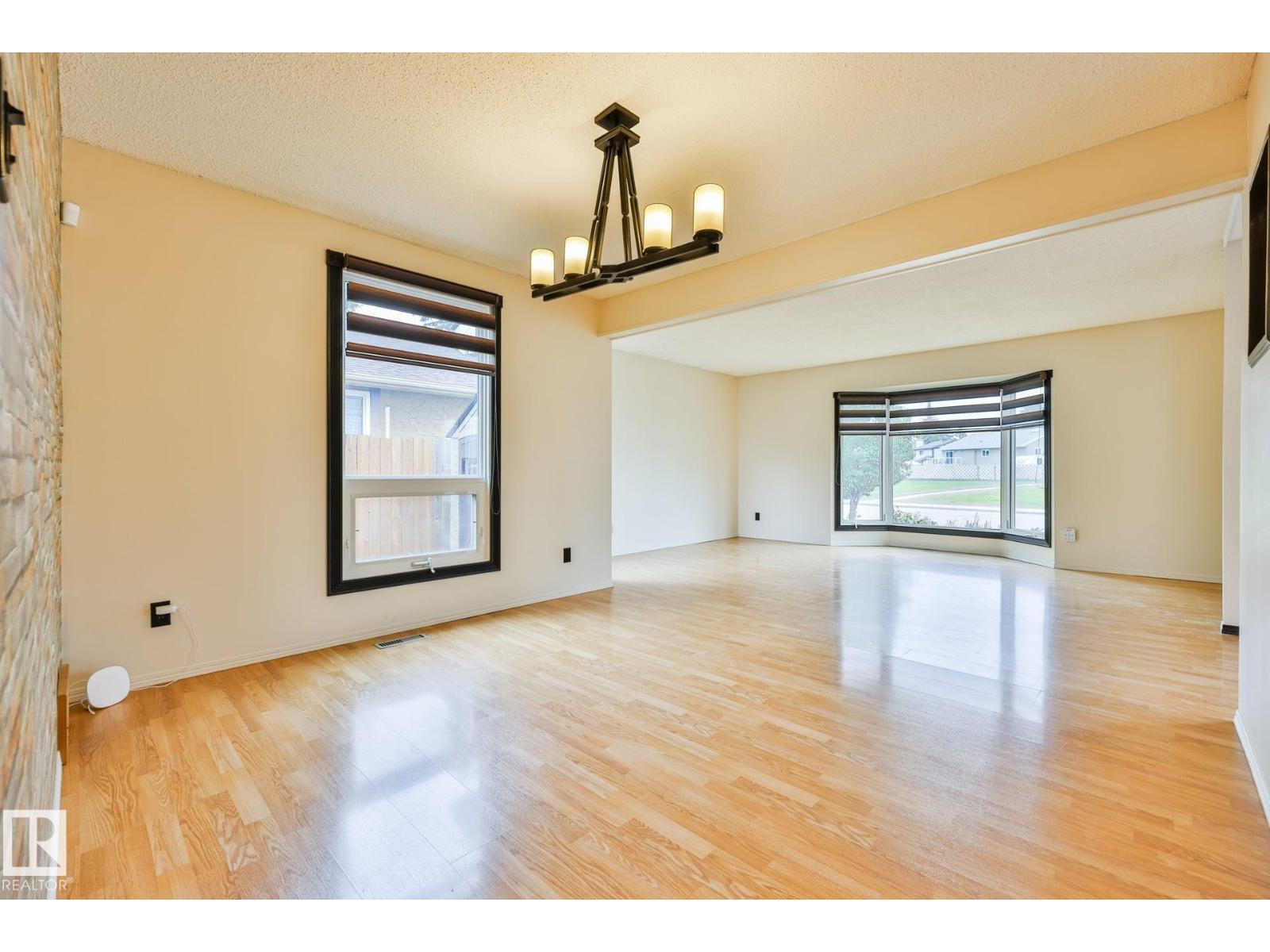 441 WOODVALE RD E NW - 12