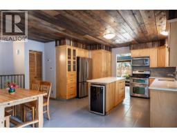 Primary Bedroom - 1888 Airport Way, Revelstoke, BC V0E2S0 Photo 9