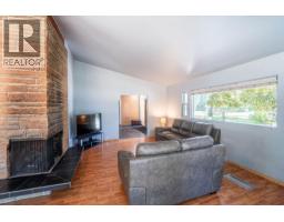 Living room - 1888 Airport Way, Revelstoke, BC V0E2S0 Photo 13