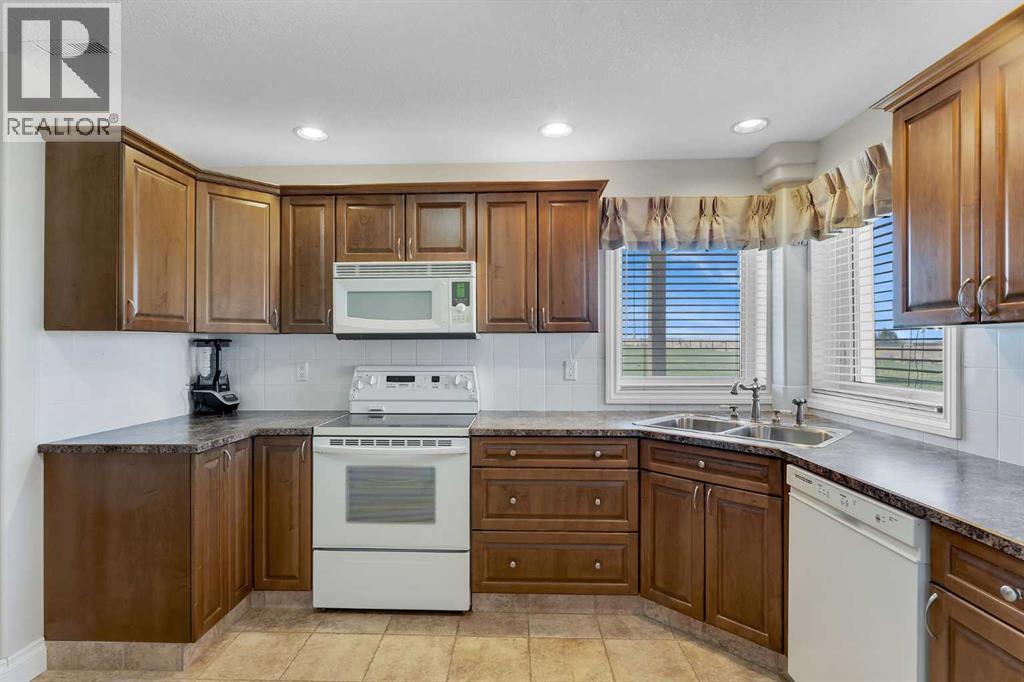 113127 450 Avenue E - 43