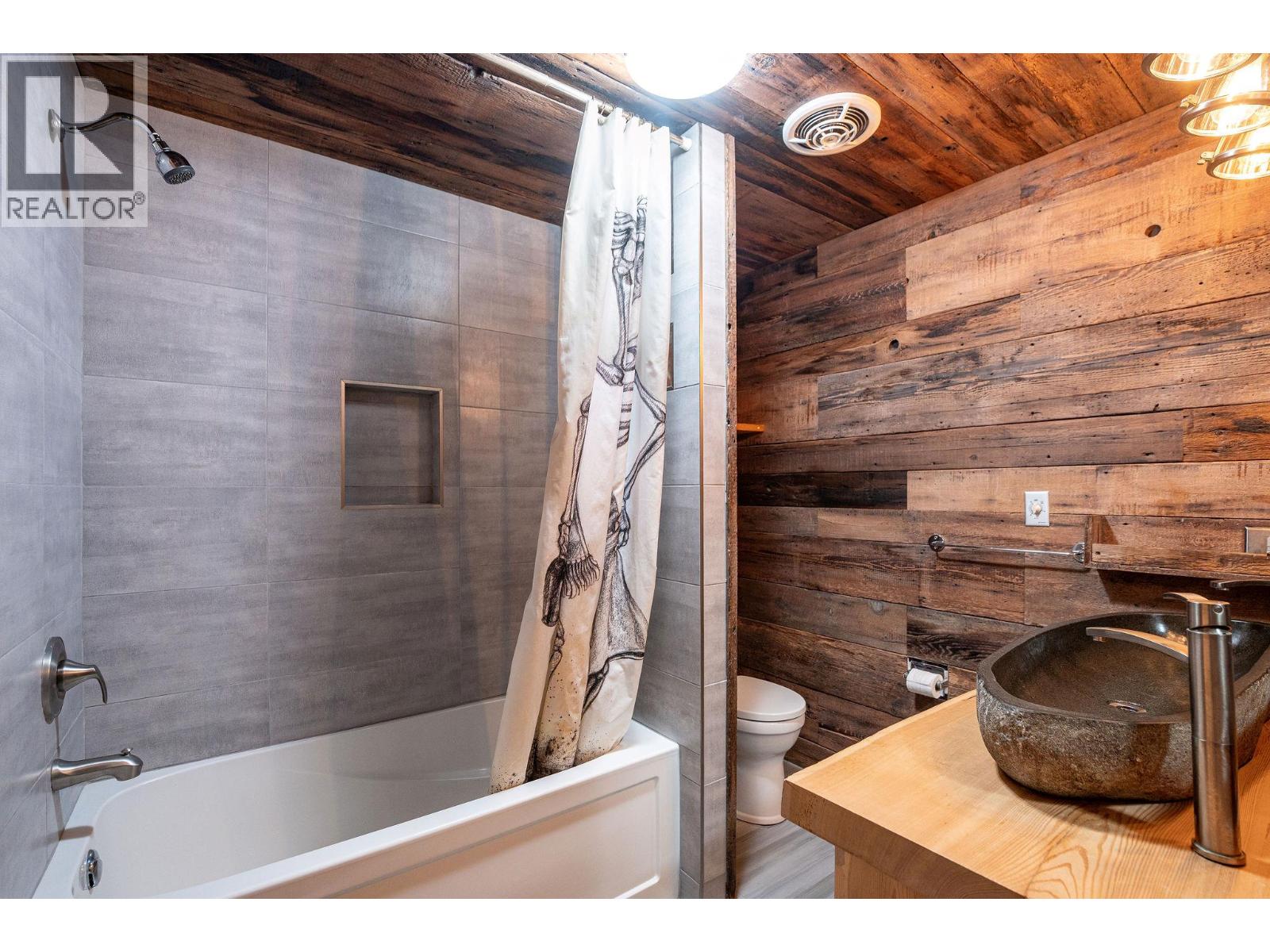 1888 Airport Way, Revelstoke