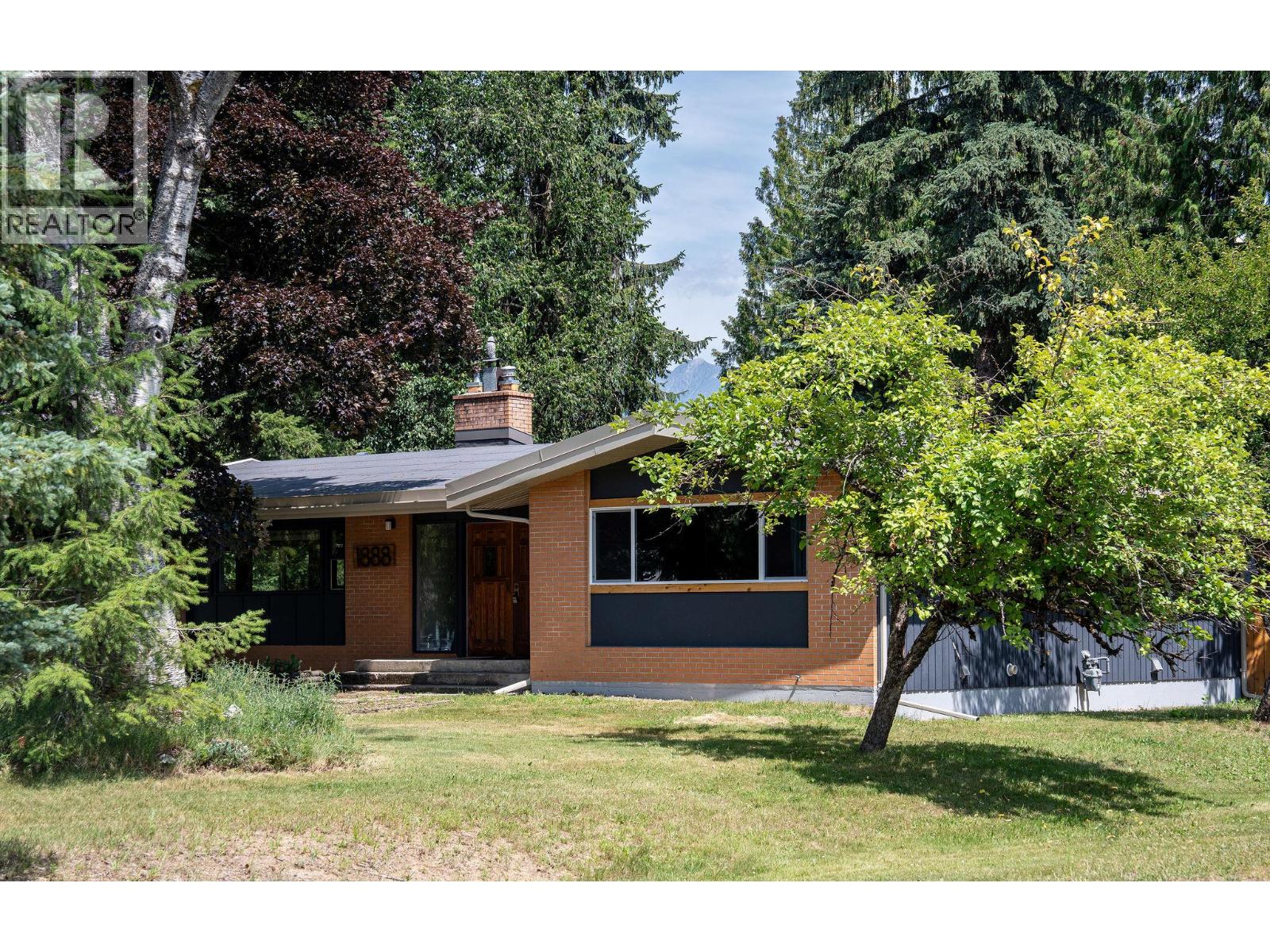 1888 Airport Way, Revelstoke