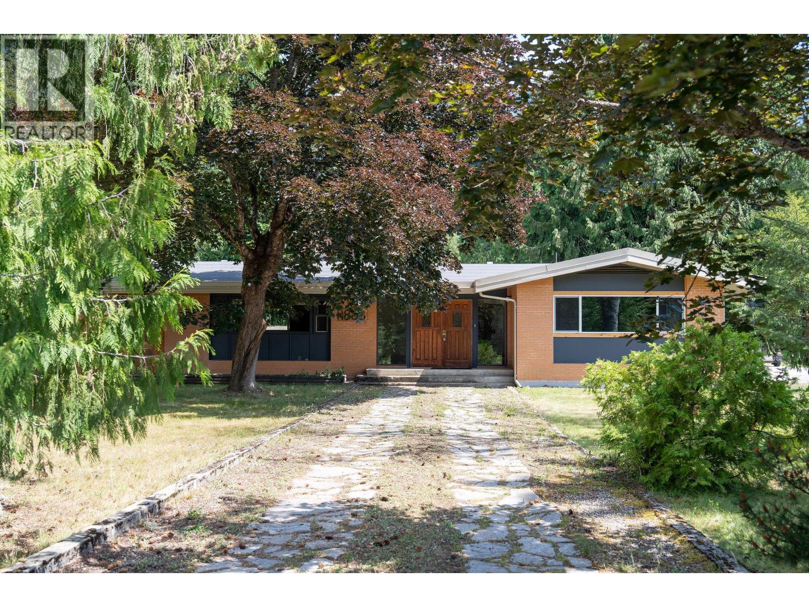 1888 Airport Way, Revelstoke