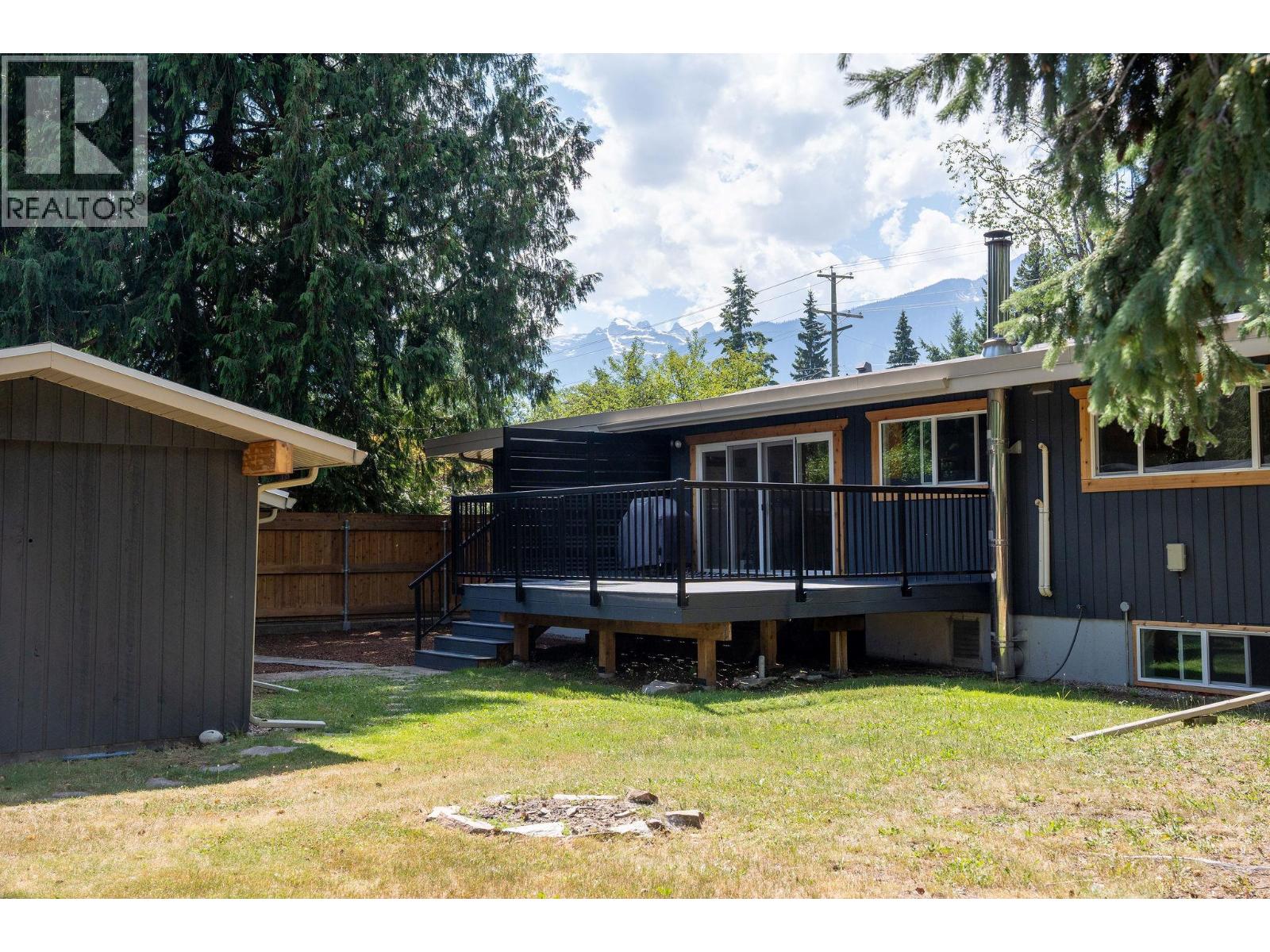 1888 Airport Way, Revelstoke