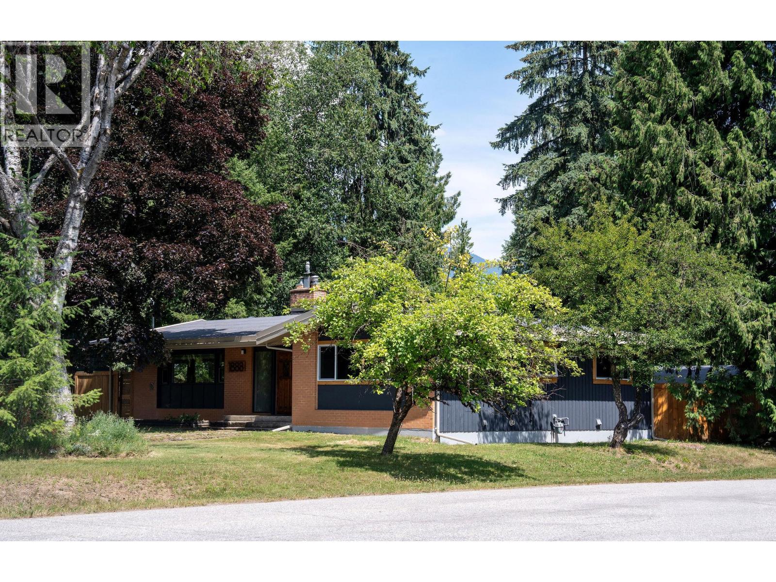 1888 Airport Way, Revelstoke