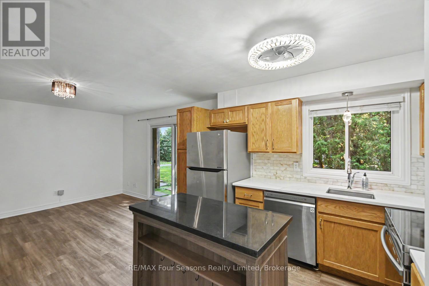 #314 5 DAWSON DRIVE - 11