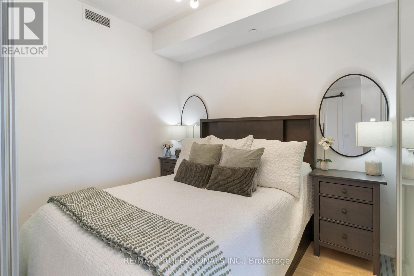 #1502 88 PARK LAWN ROAD - Image 12