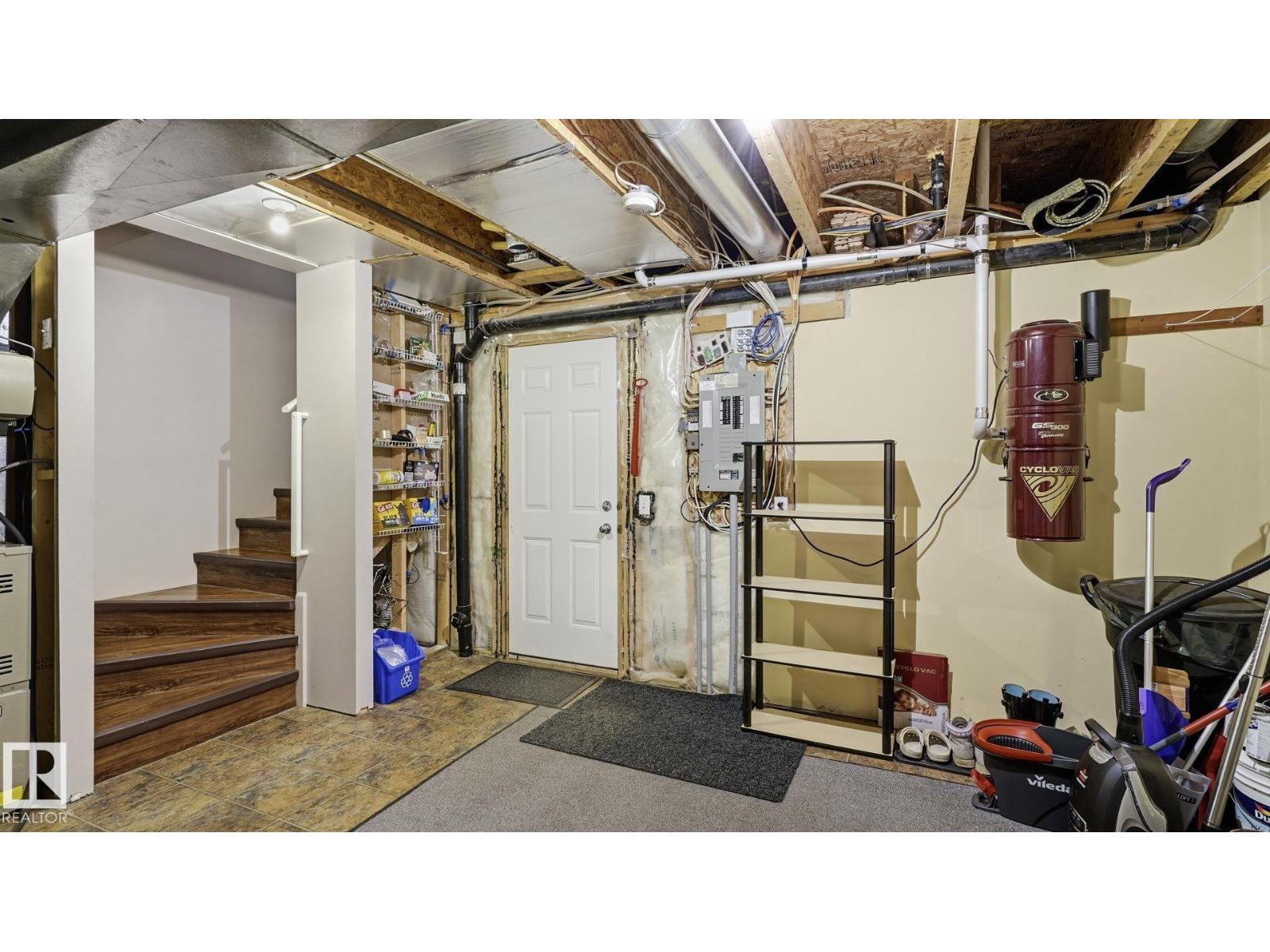 #58 8304 11 AV SW - 26