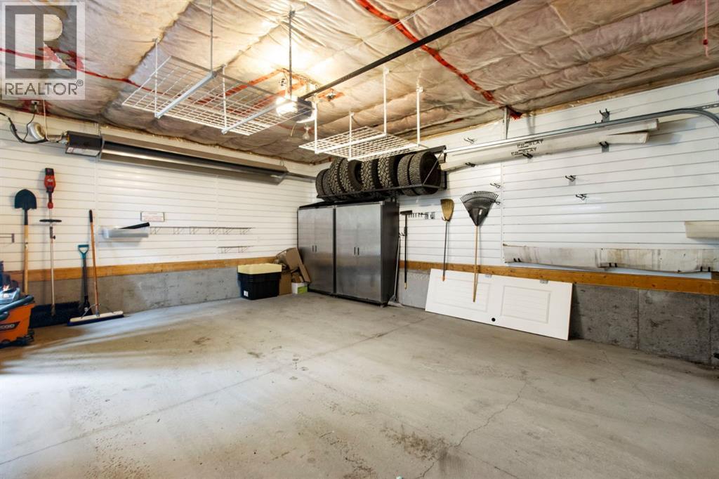 10504 Spadina Drive SW - 43