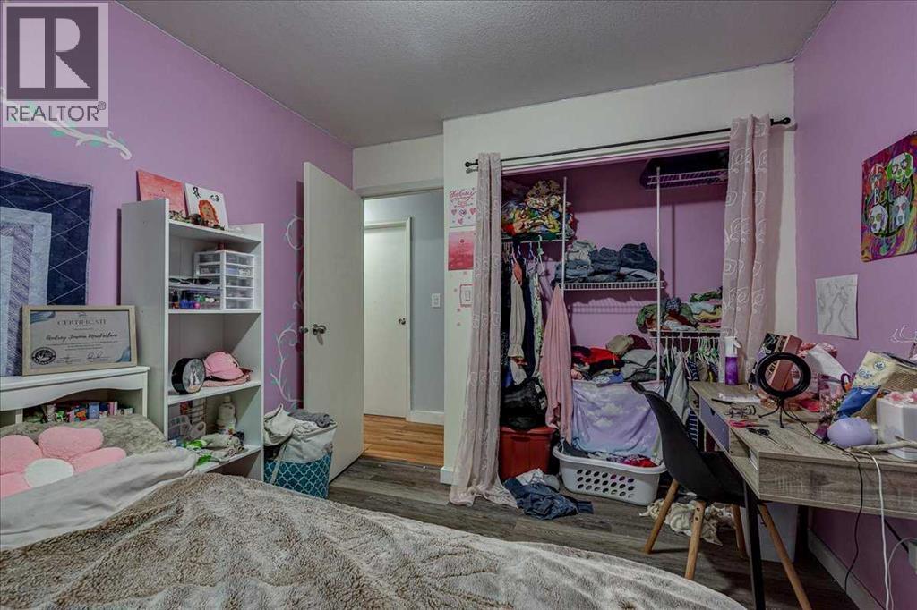 4709 55 Avenue - 23
