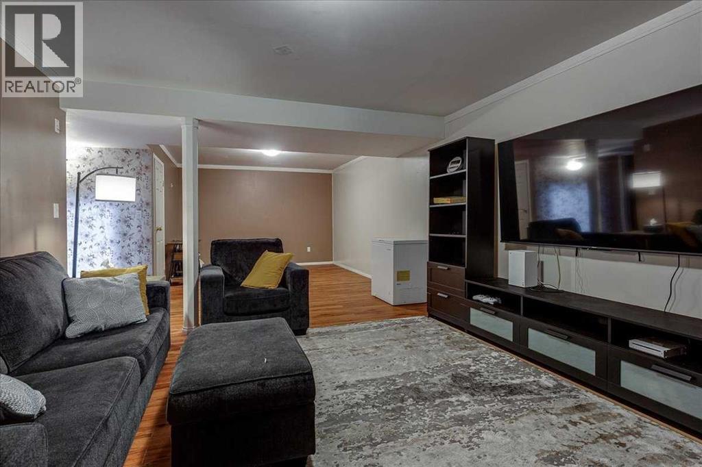 4709 55 Avenue - 37