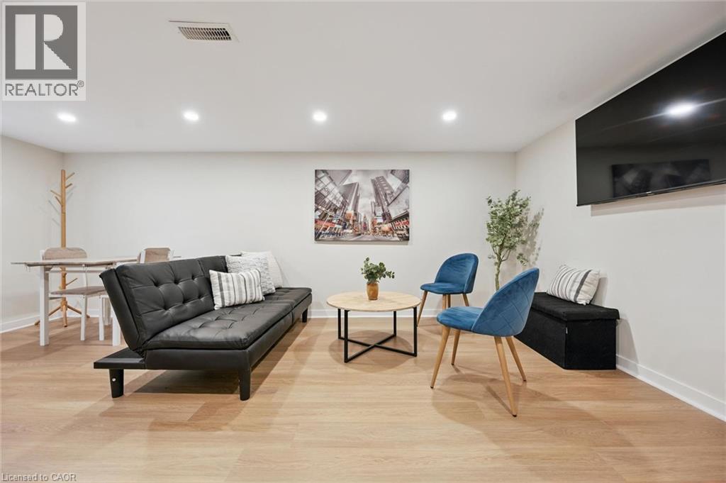 196 WALKER Street - Image 28