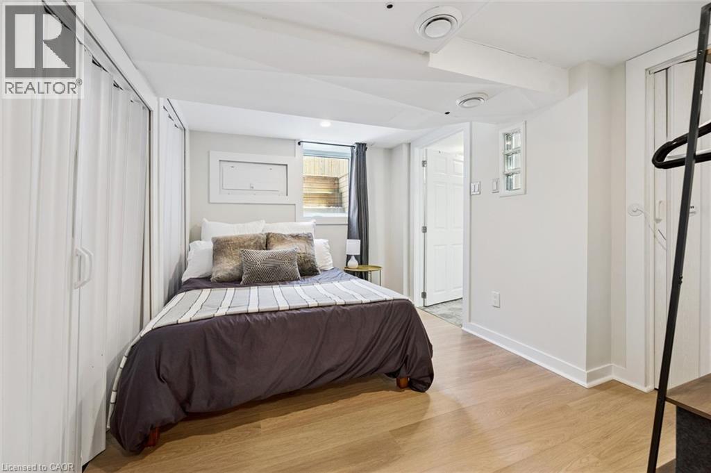 196 WALKER Street - Image 33