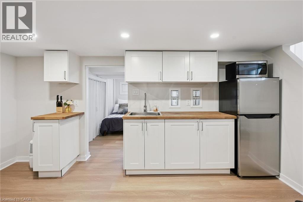 196 WALKER Street - Image 32