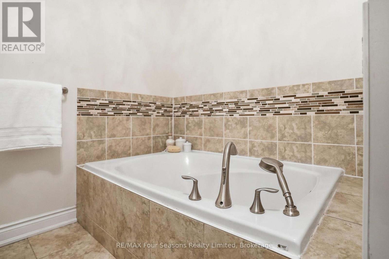 34 KARI CRESCENT - Image 19