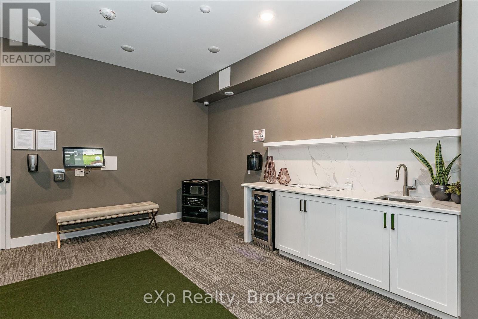 #711 1878 GORDON STREET - 37