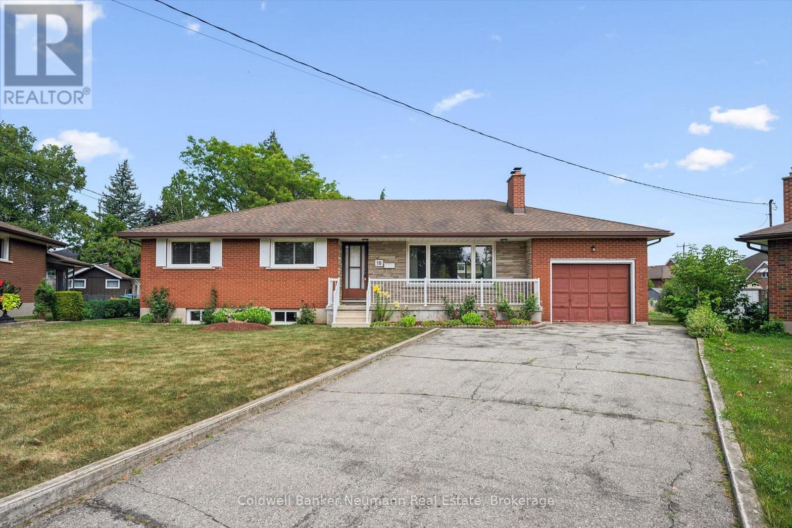 10 KARA LEE COURT - 1