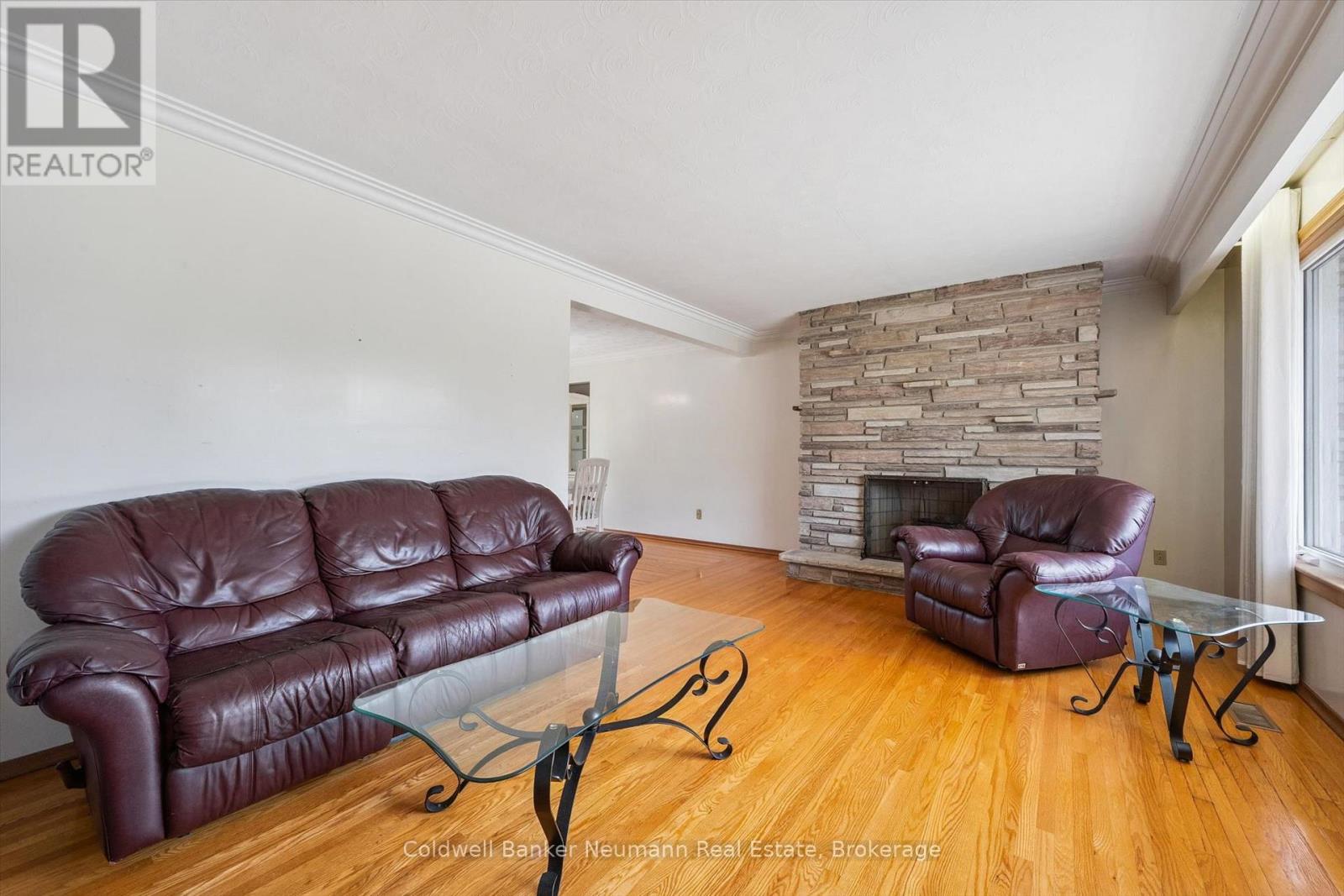 10 KARA LEE COURT - 11