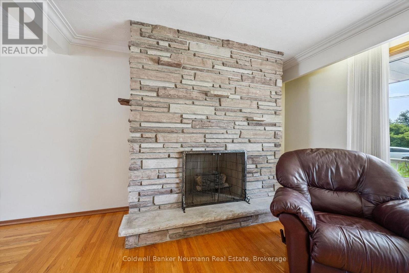 10 KARA LEE COURT - 12