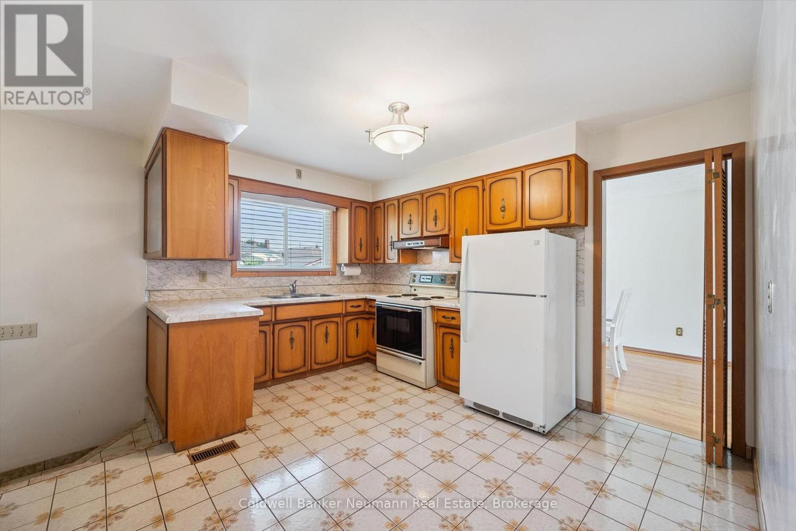 10 KARA LEE COURT - 16