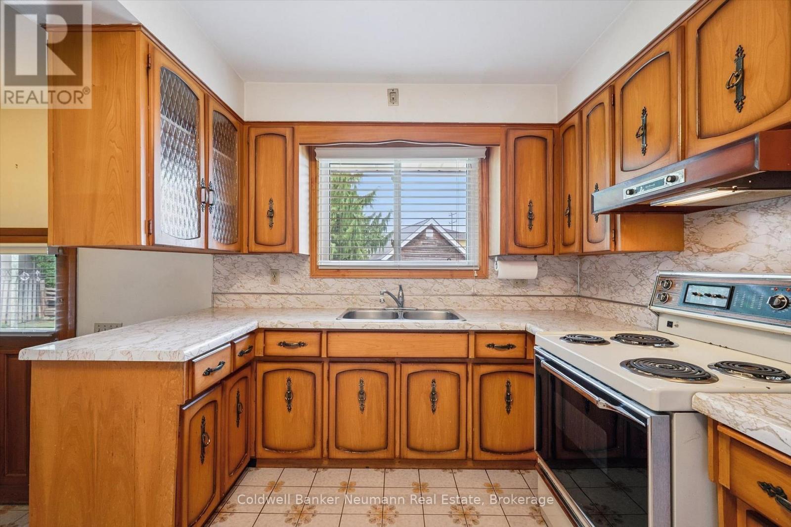 10 KARA LEE COURT - 17
