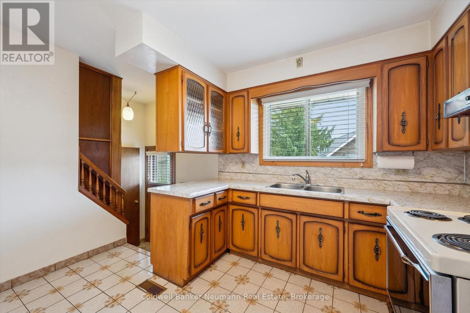 10 KARA LEE COURT - 18