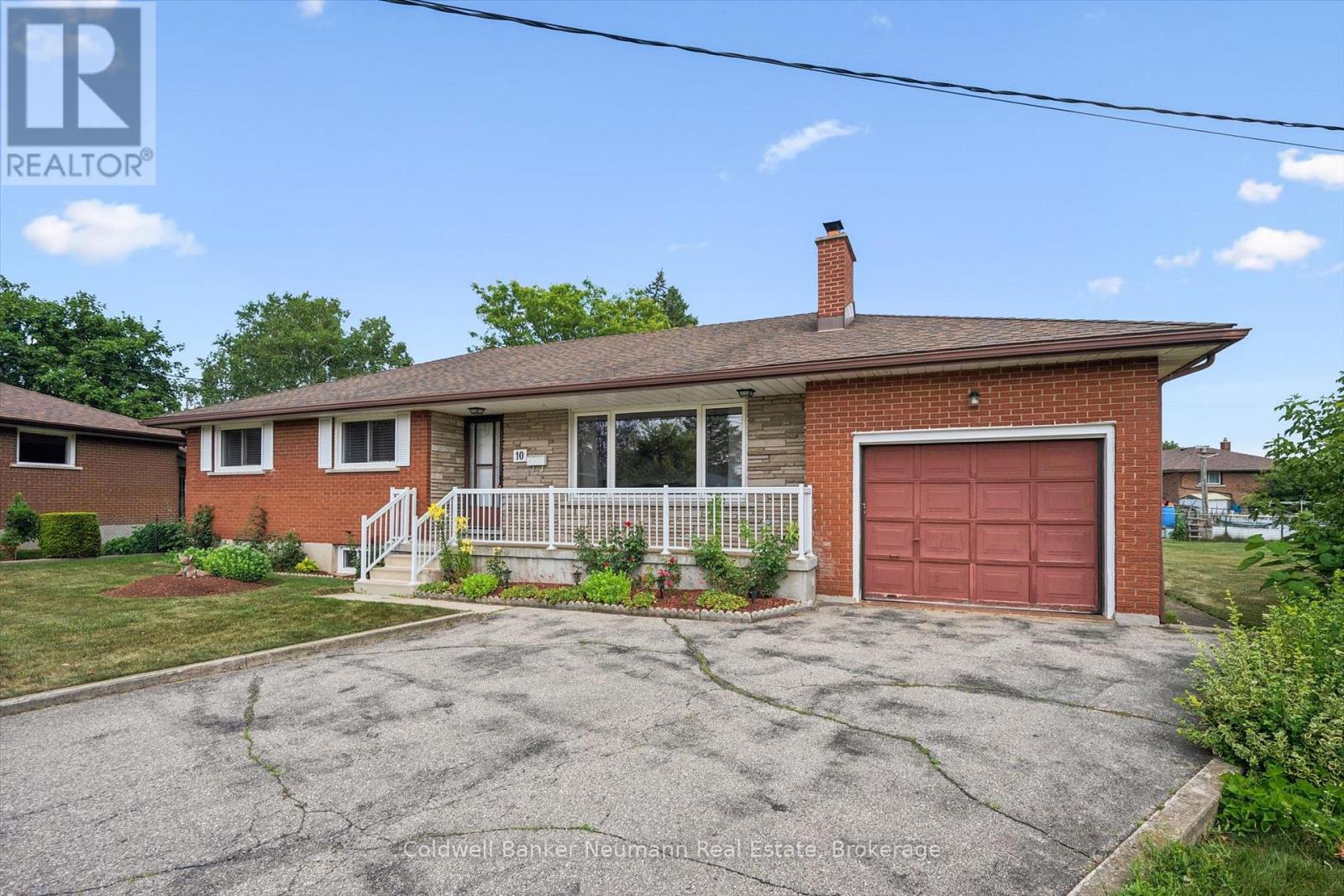 10 KARA LEE COURT - 2