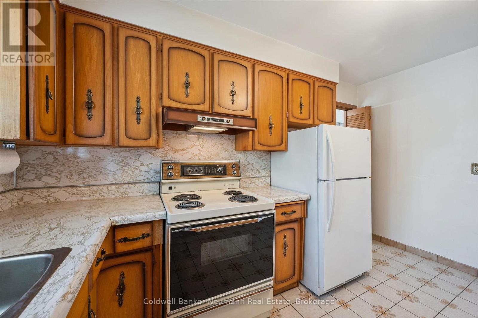 10 KARA LEE COURT - 21