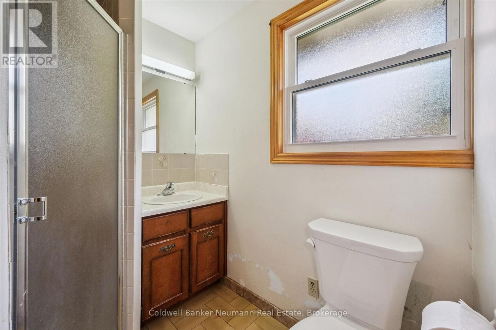 10 KARA LEE COURT - 24