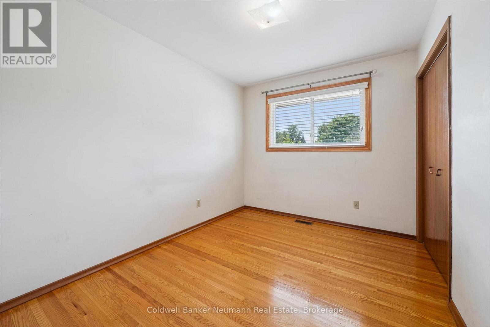 10 KARA LEE COURT - 25