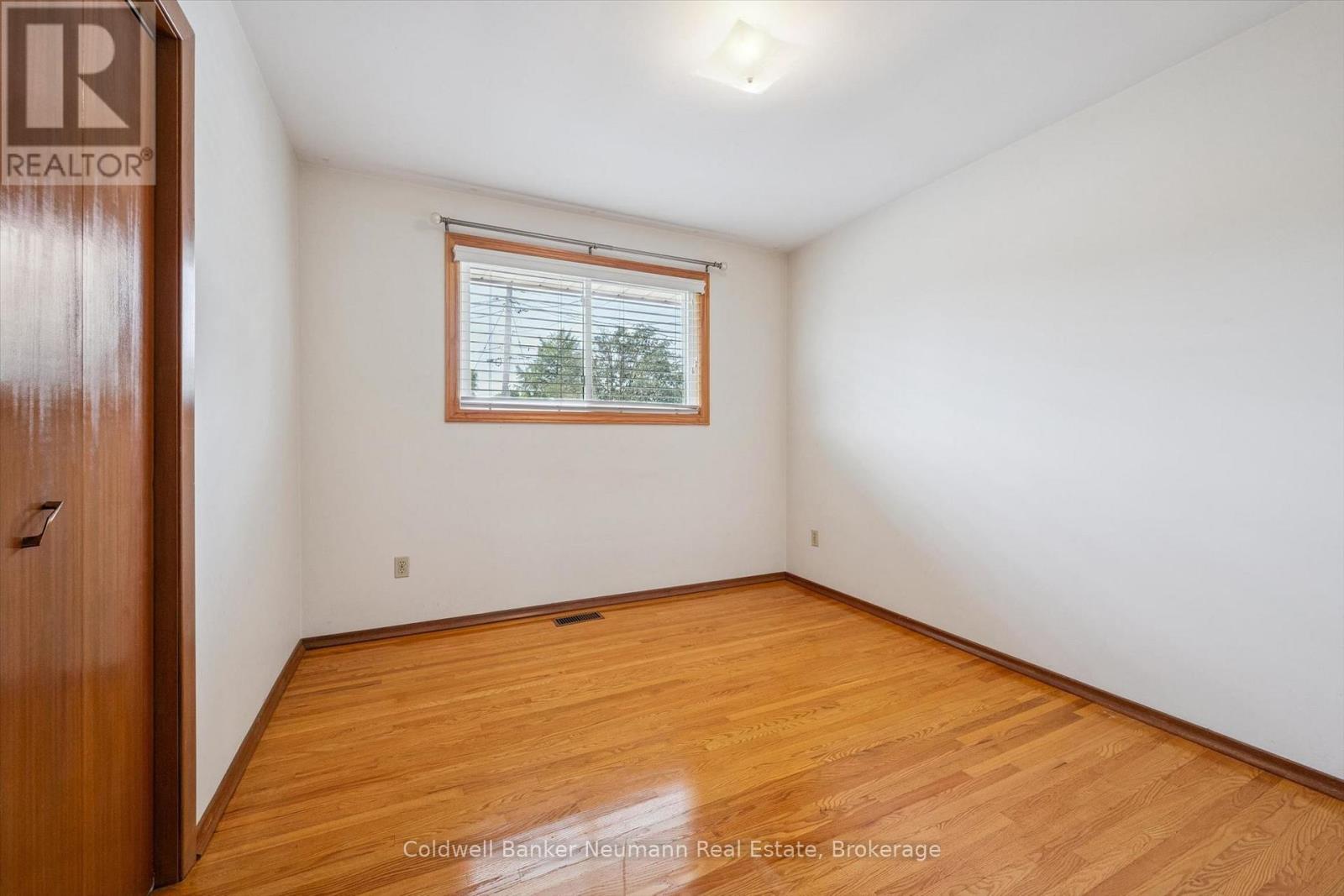 10 KARA LEE COURT - 27