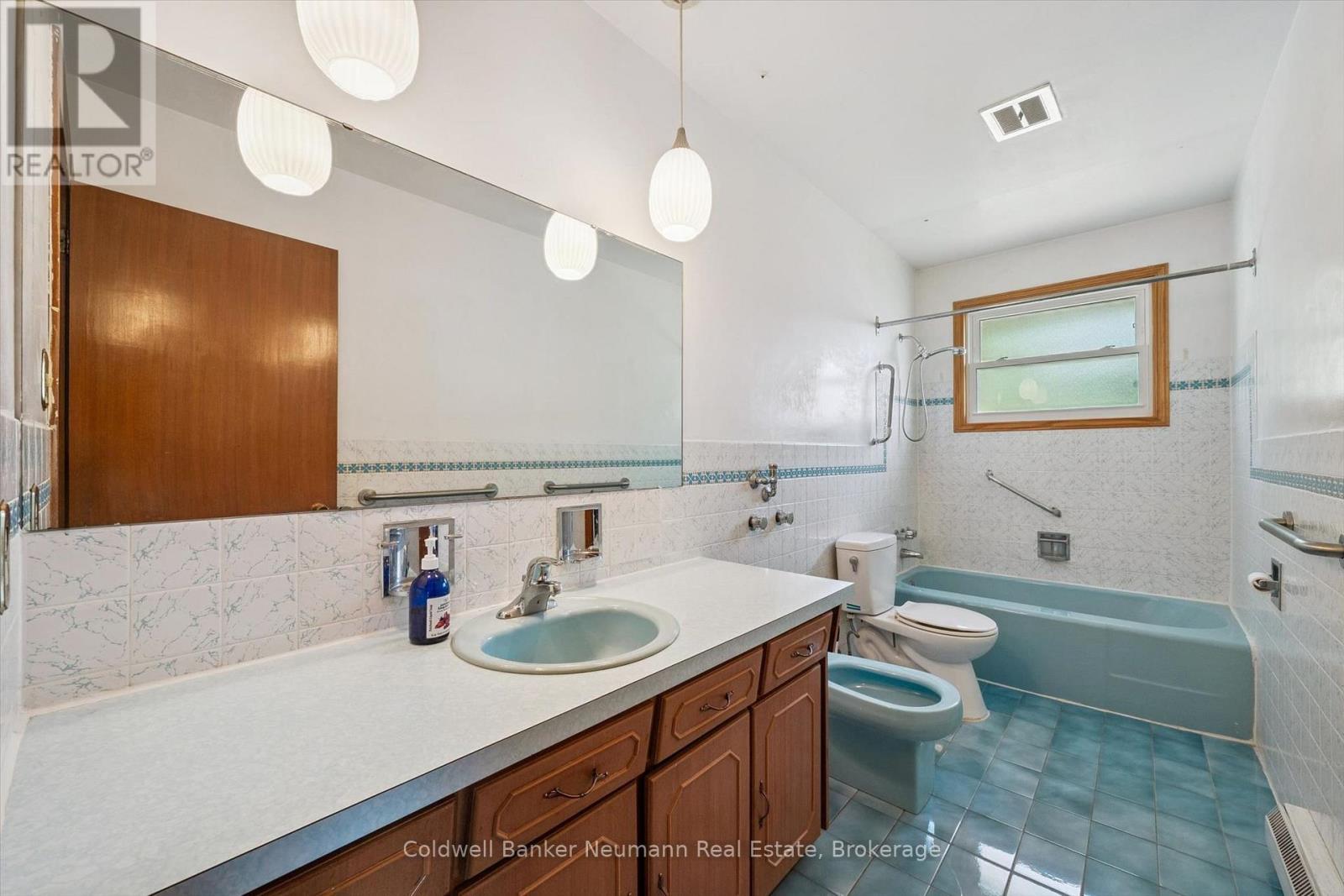 10 KARA LEE COURT - 29