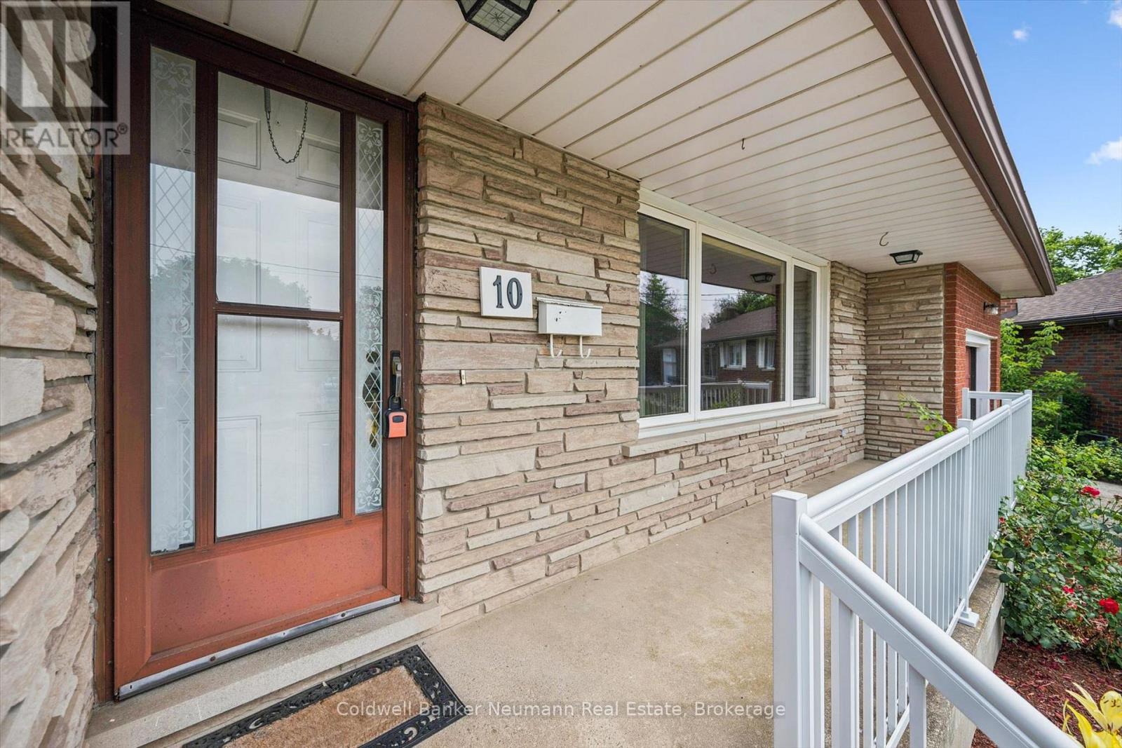 10 KARA LEE COURT - 4
