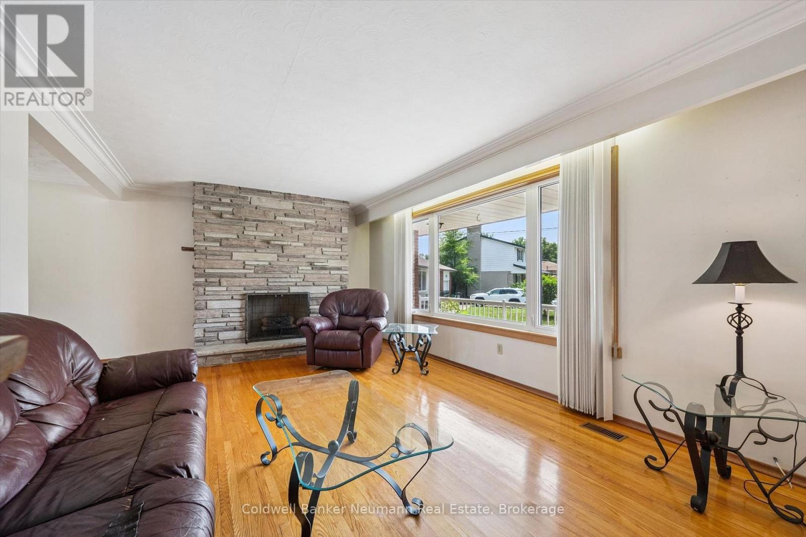 10 KARA LEE COURT - 6