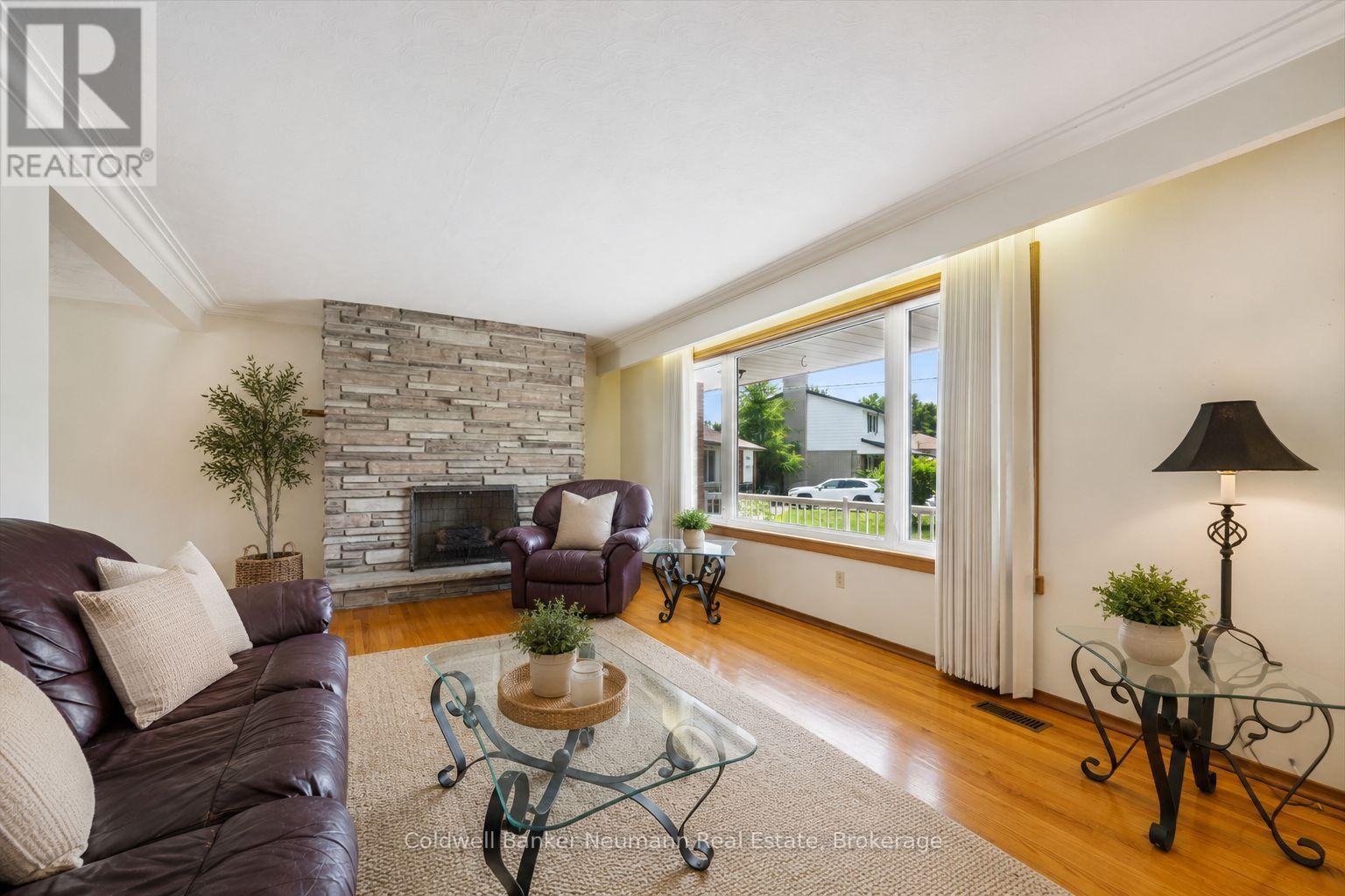 10 KARA LEE COURT - 7