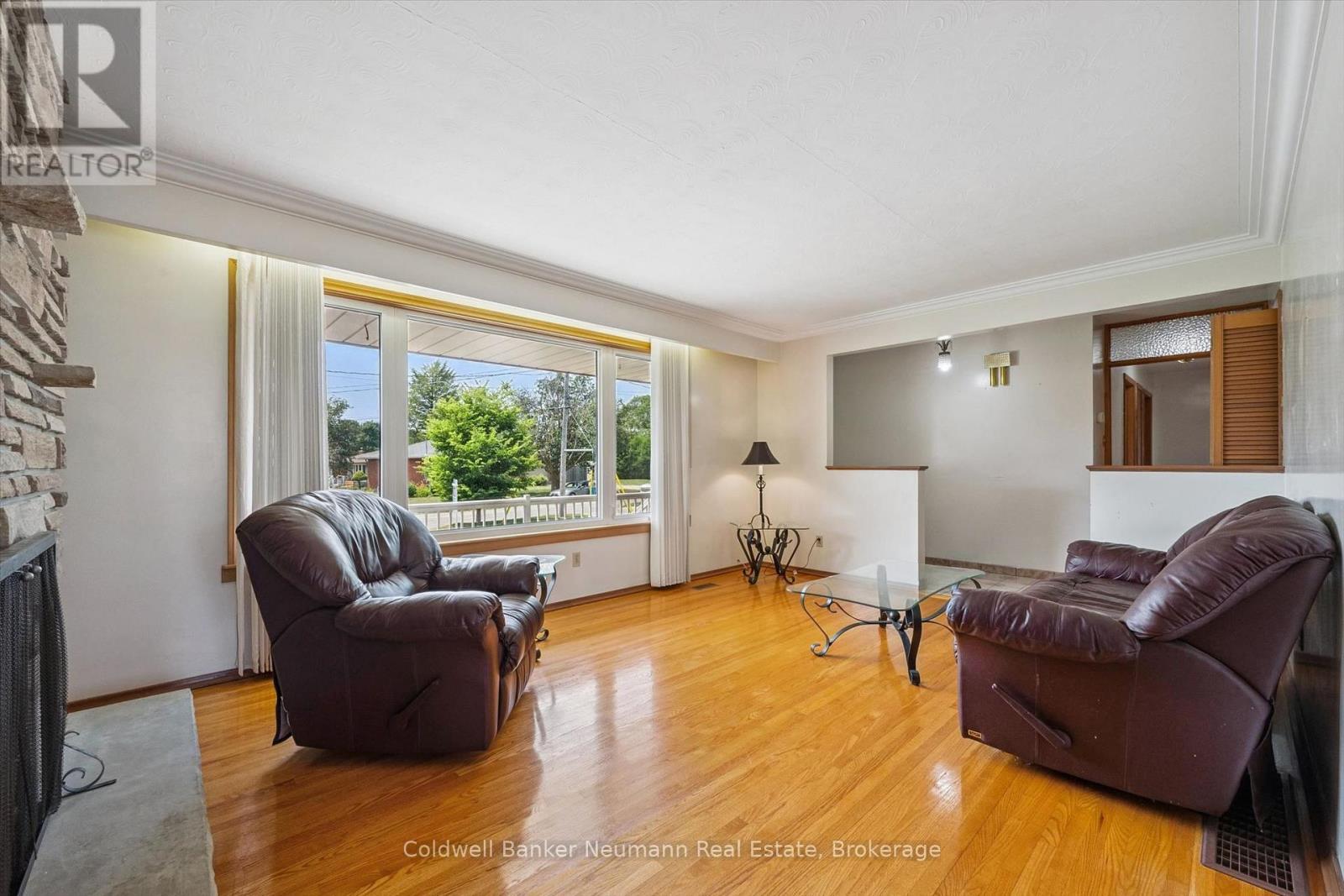 10 KARA LEE COURT - 8