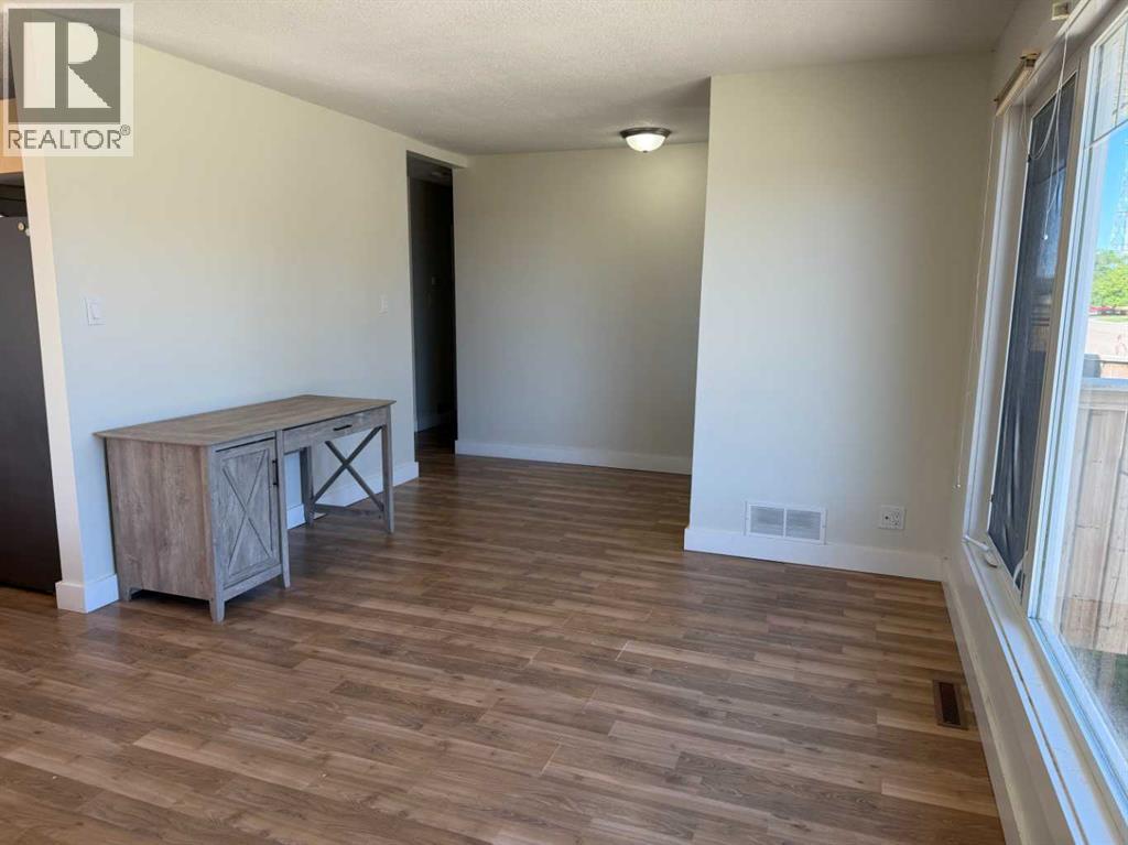127 2 Avenue N - 4