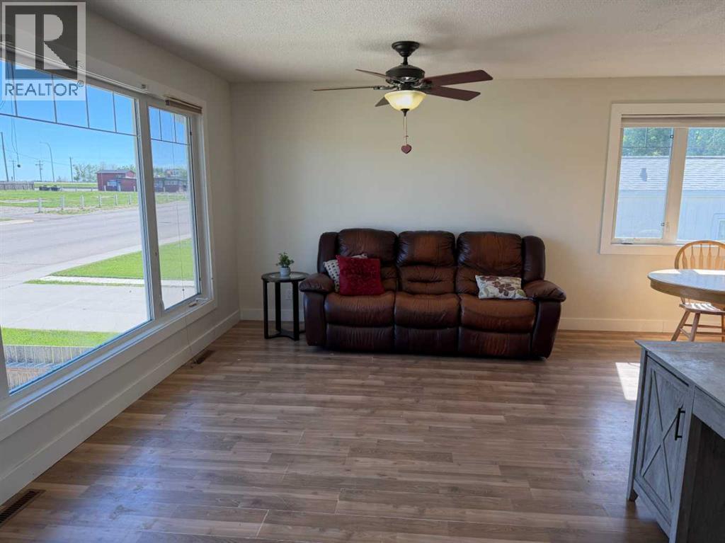 127 2 Avenue N - 3