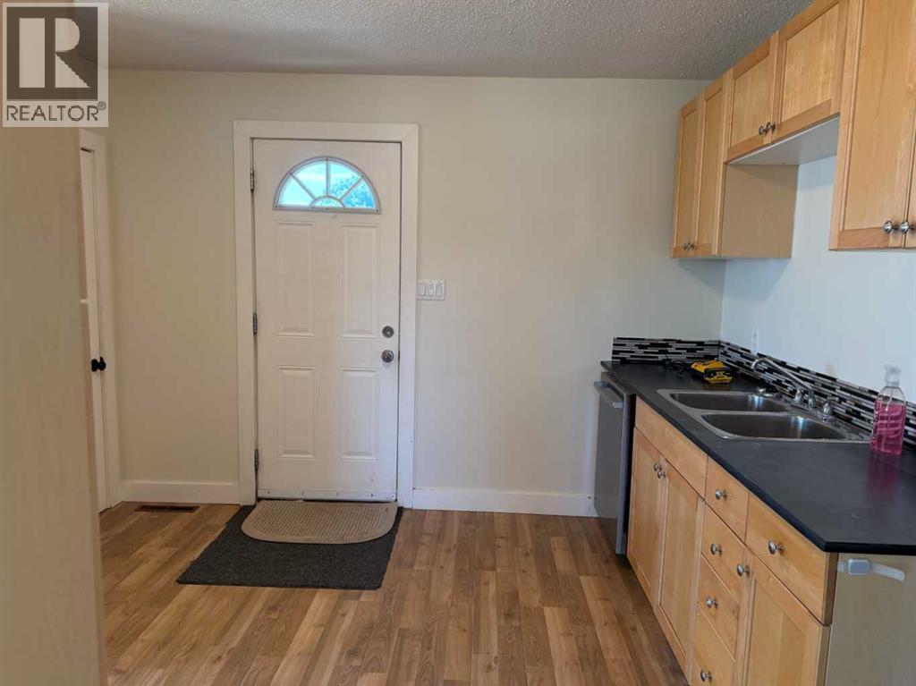 127 2 Avenue N - 8