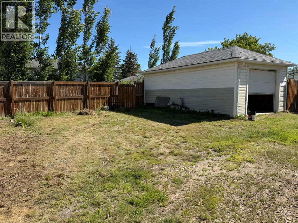 127 2 Avenue N - 33