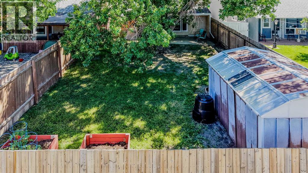 1618 St. George Road N - 35