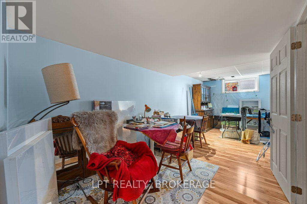 1559 CRIMSON CRESCENT - 23