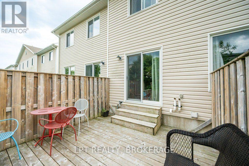 1559 CRIMSON CRESCENT - 29